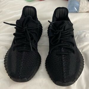 Yeezy boost onyx black size 4